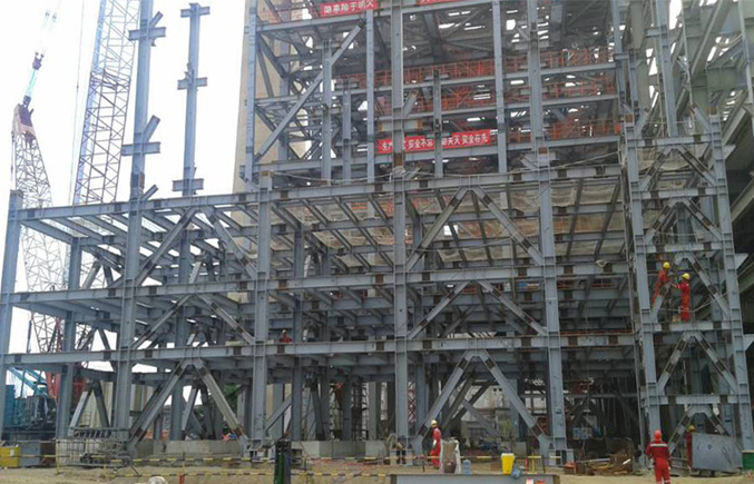 006.委内瑞拉电厂1&times;600MW机组锅炉本体钢架安装.jpg